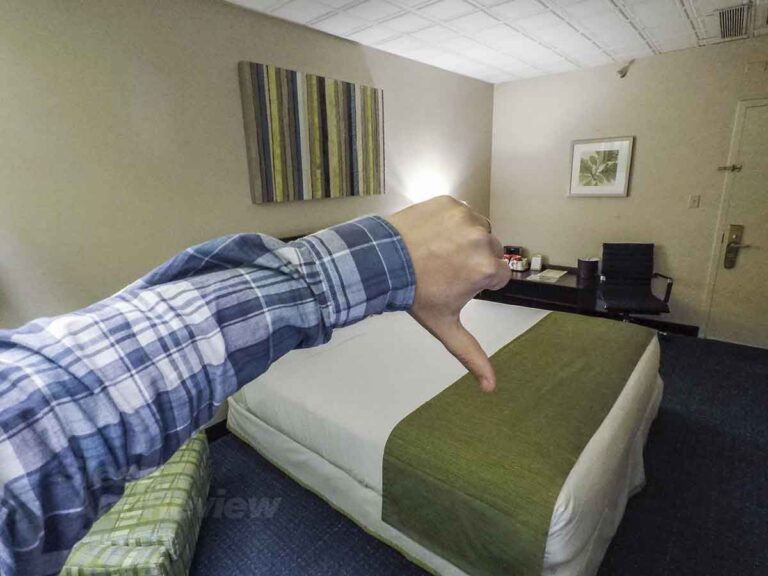 Miami International Airport Hotel thumbs down