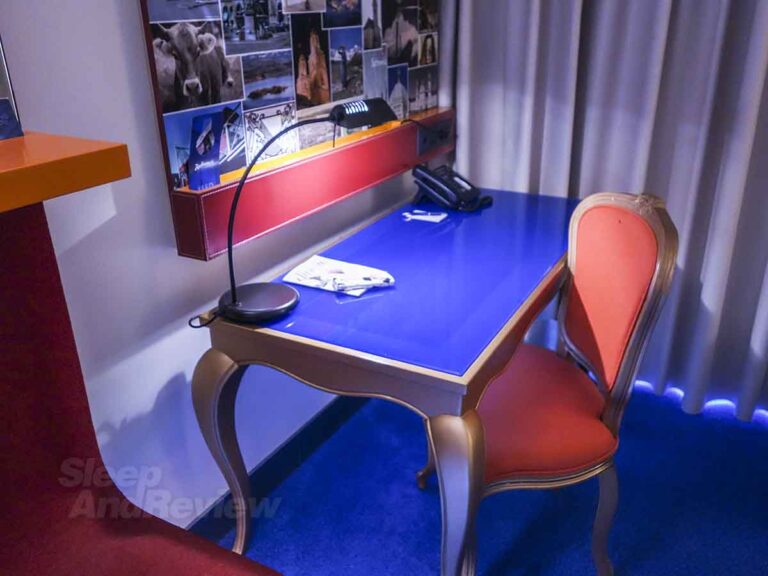 Radisson Blu Zurich Airport in room desk