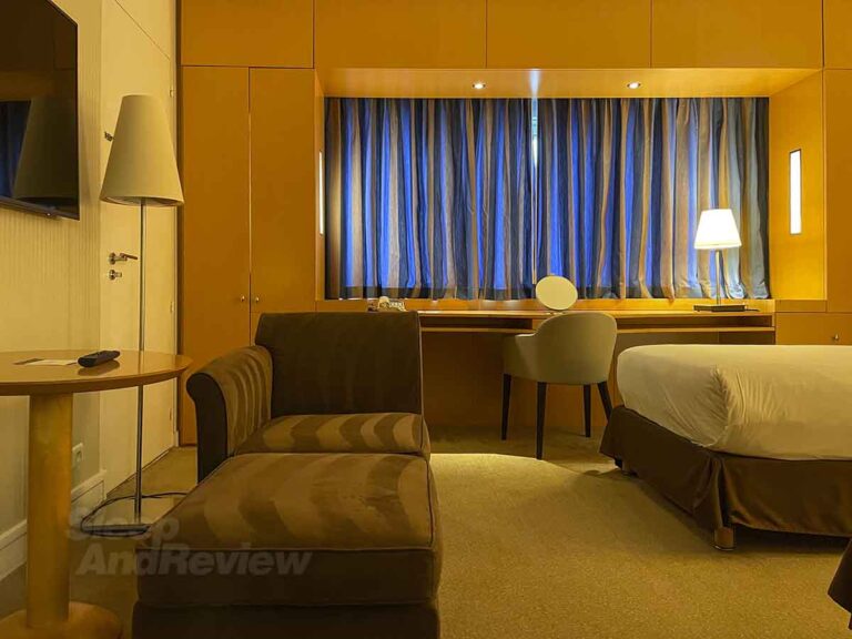 Sheraton CDG room color