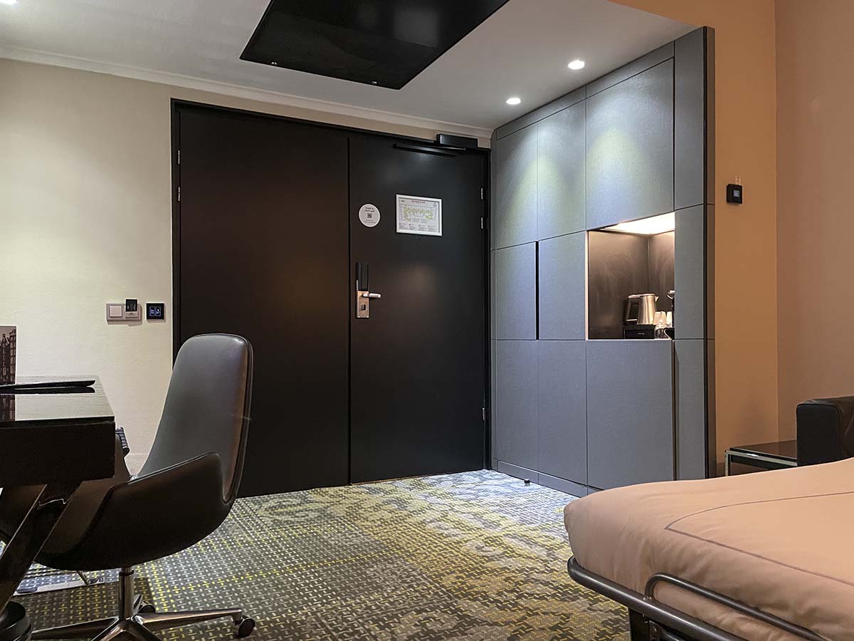 Park Plaza Victoria Hotel Amsterdam suite entrance