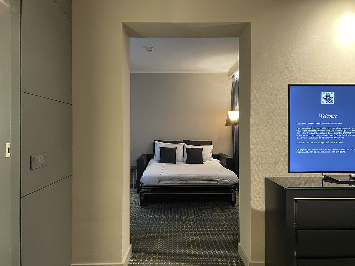 Park Plaza Victoria Hotel Amsterdam suite foldaway couch bed