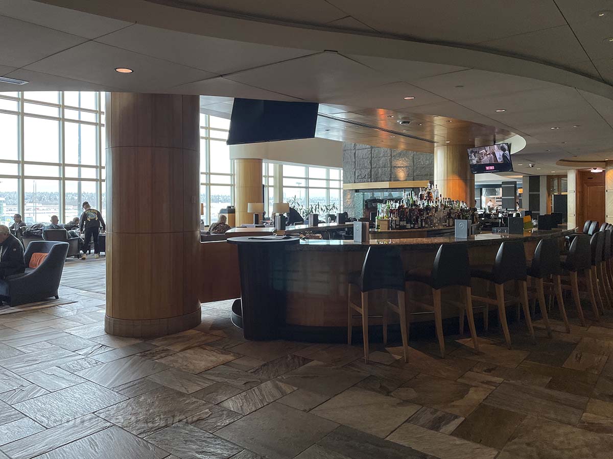 Fairmont hotel Vancouver international Airport bar
