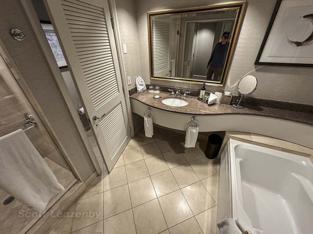 Fairmont hotel Vancouver airport bathroom overview
