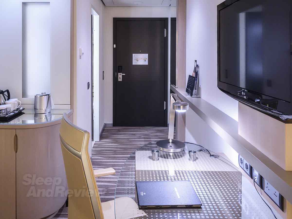 Frankfurt Airport Hilton room entryway