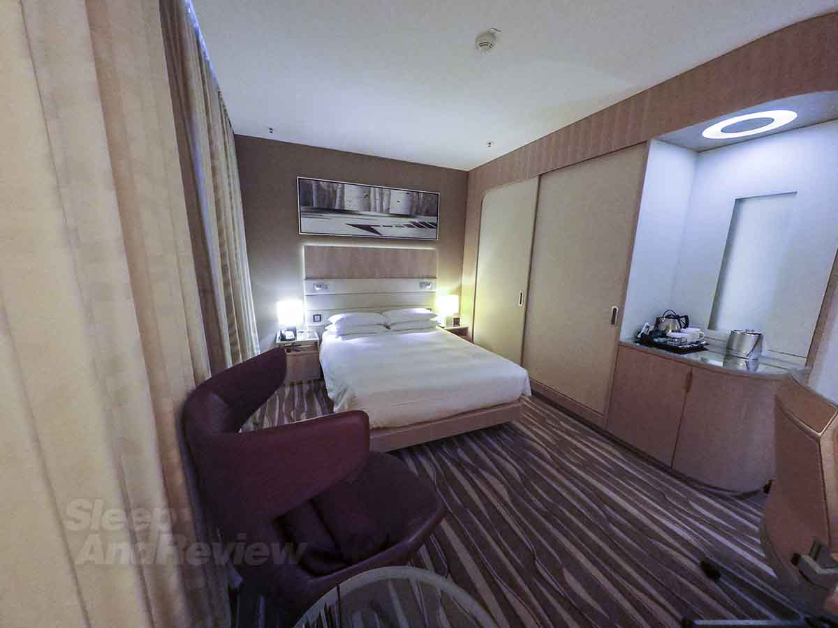 Frankfurt Airport Hilton room size