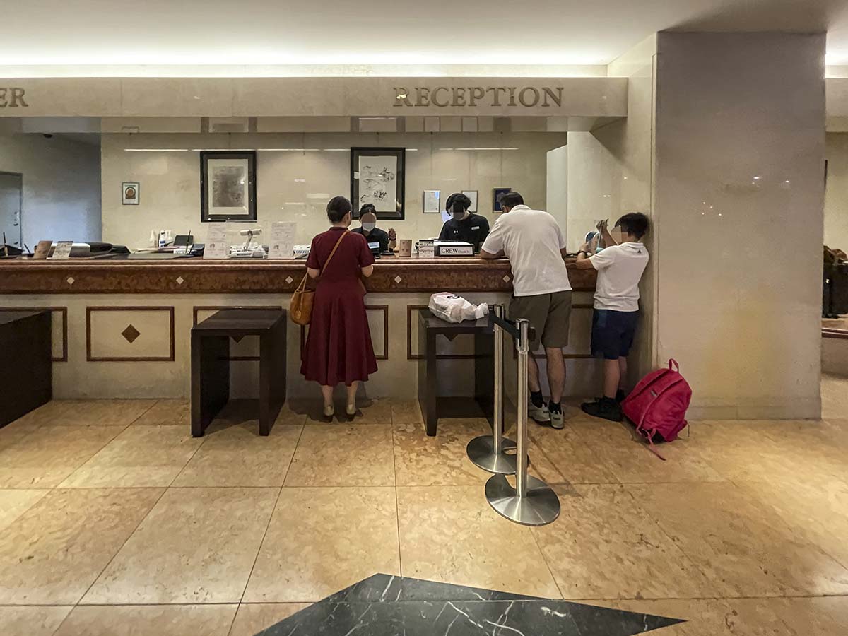 Garden Hotel Narita reception desk