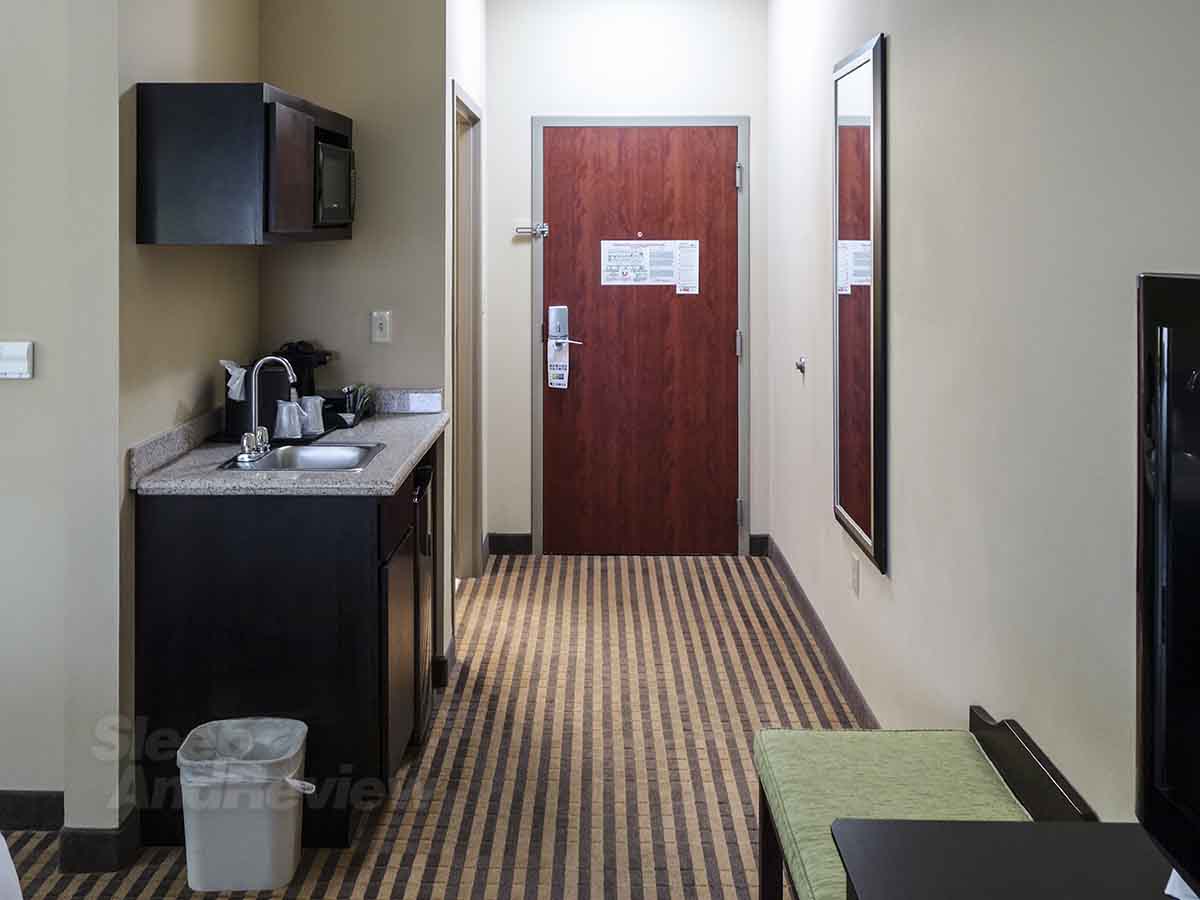 Holiday Inn Express Maumelle Arkansas room colors