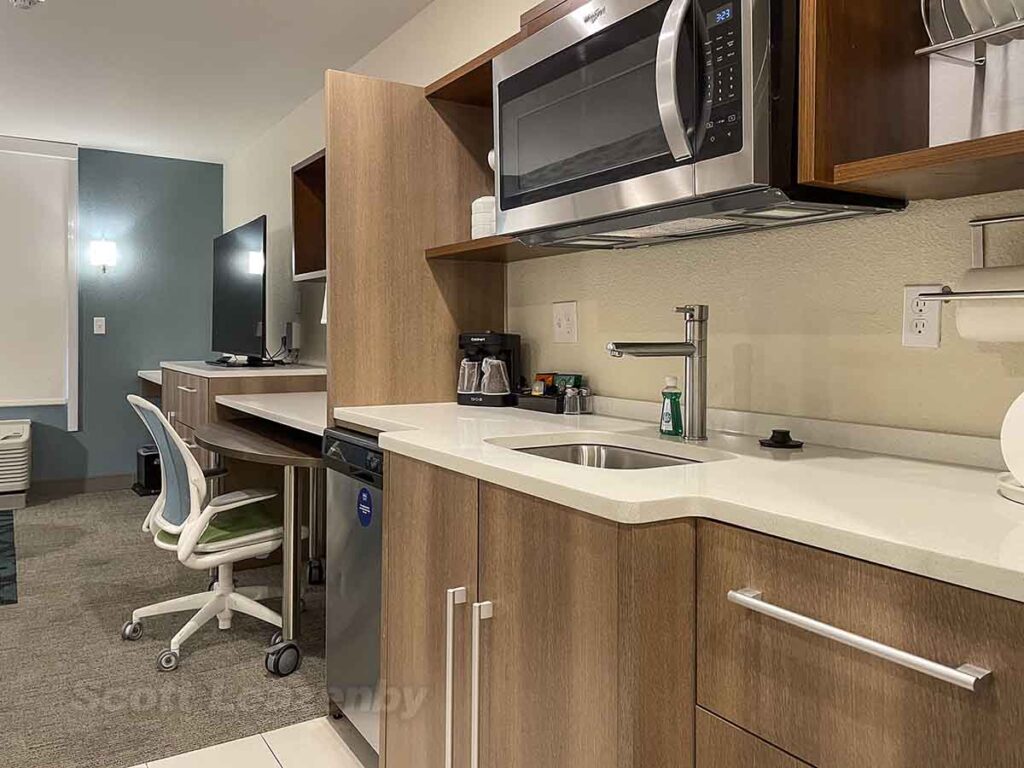 Home2 Suites Grand Blanc in room kitchen
