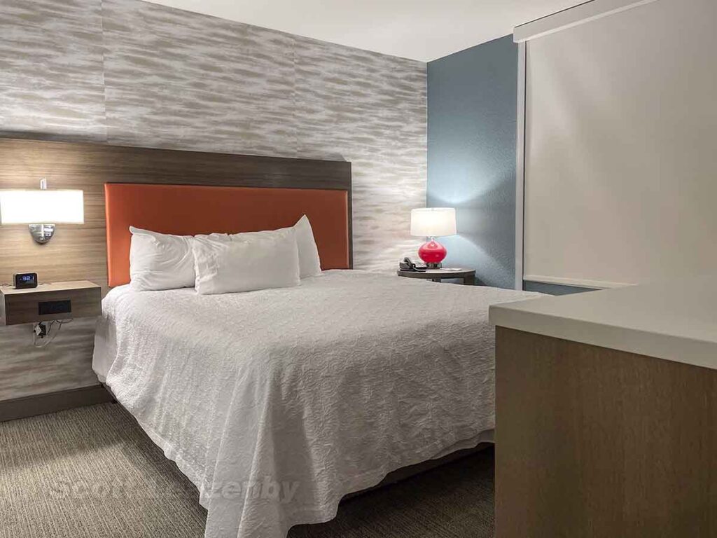 Home2 Suites Grand Blanc King bed