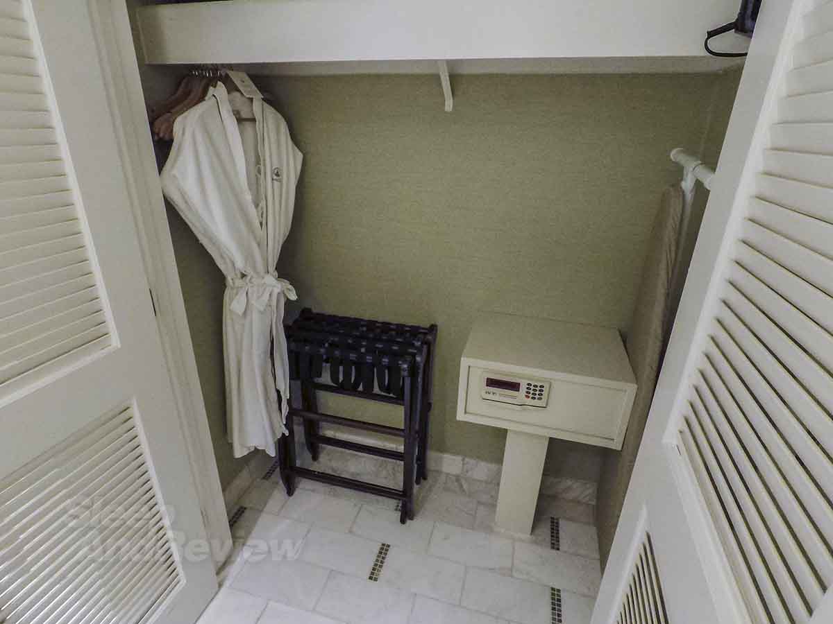 Hotel Del Coronado closet