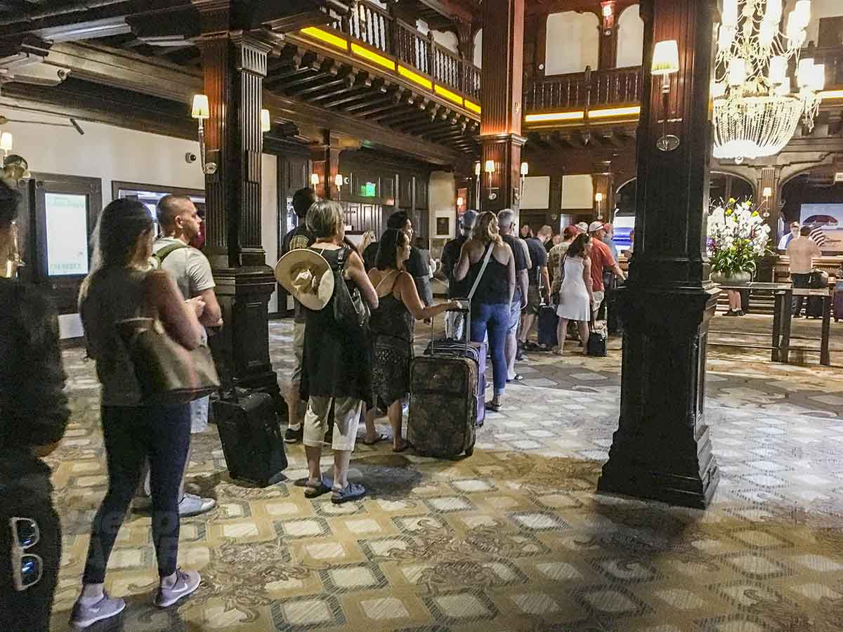 Hotel Del Coronado check in queue