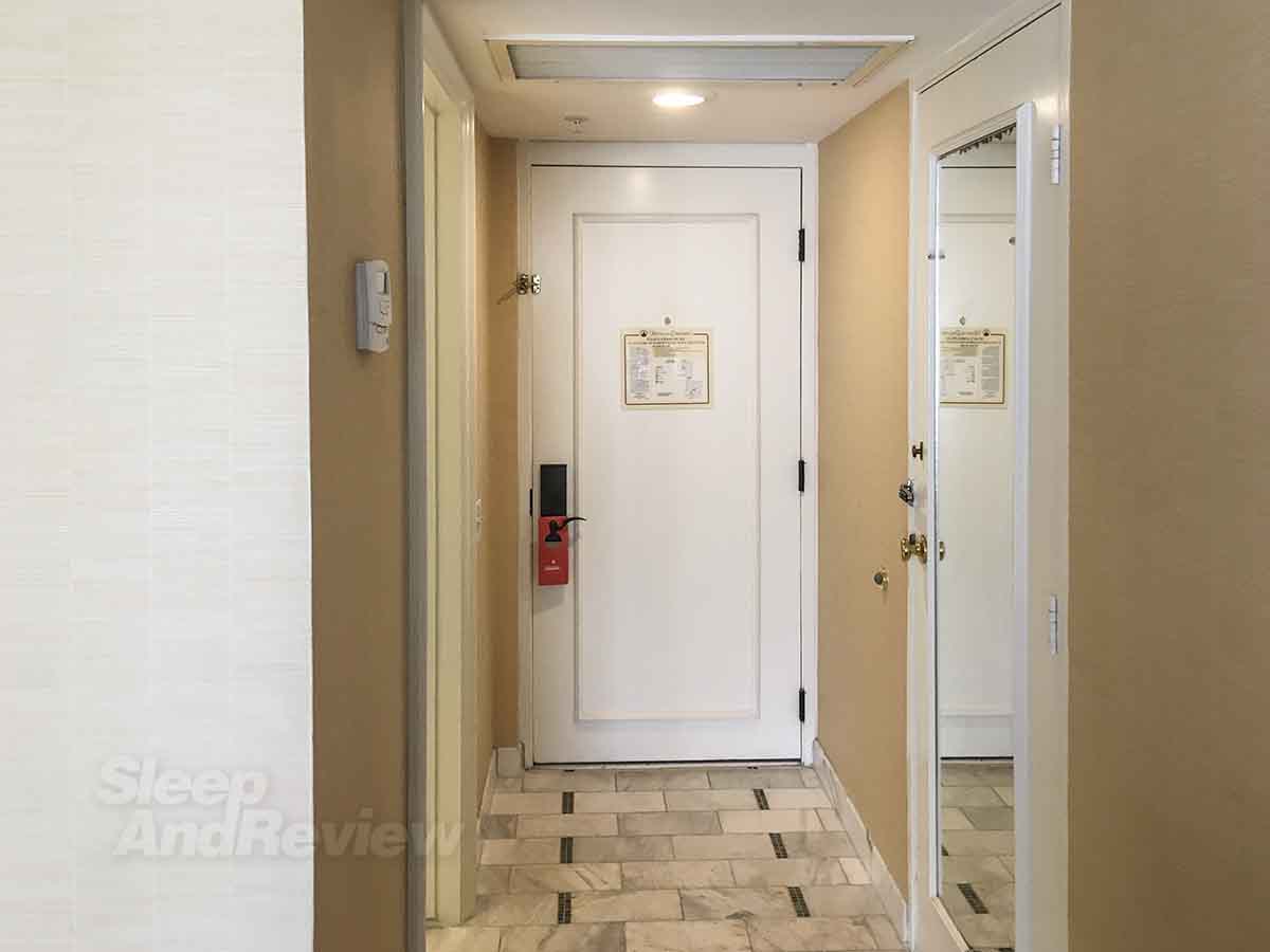 Hotel Del Coronado room entryway