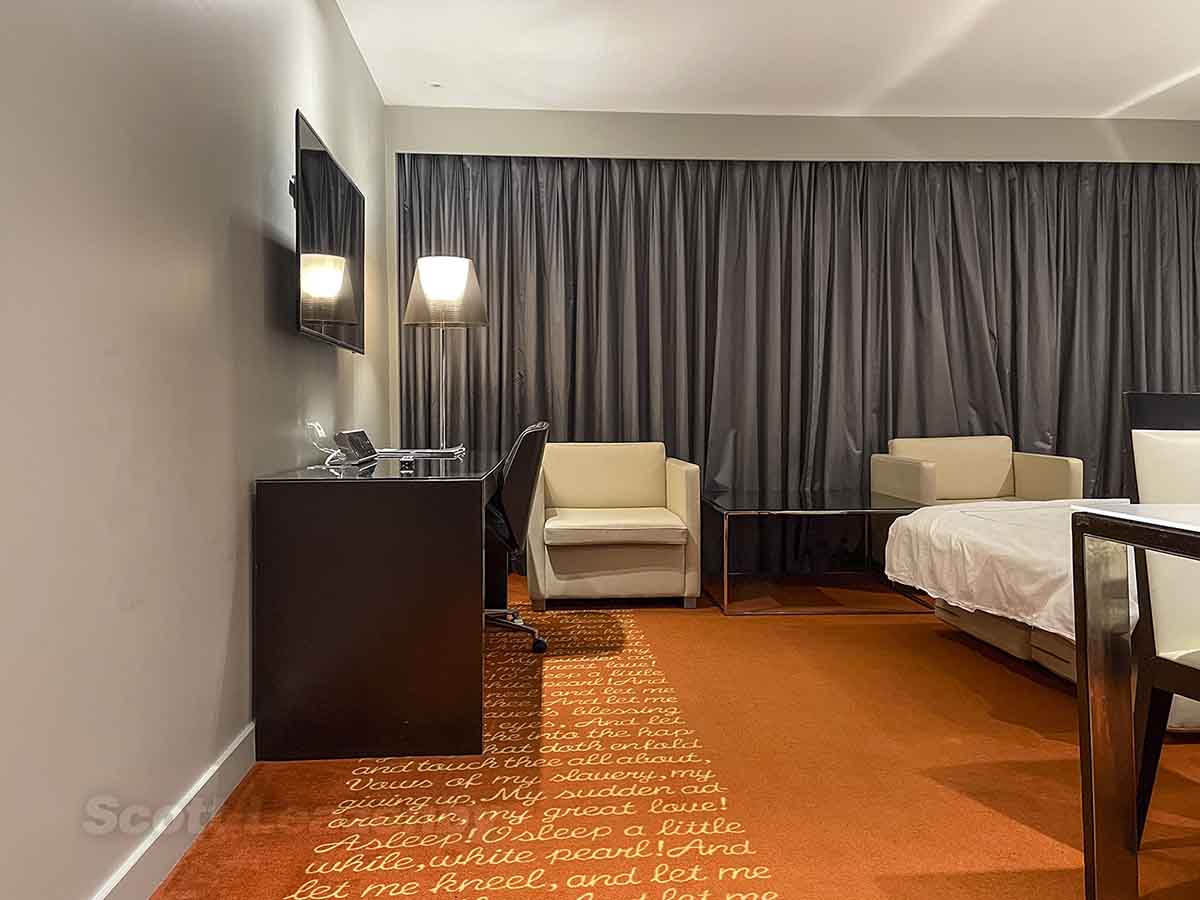 Park plaza Westminster Hotel London room decor