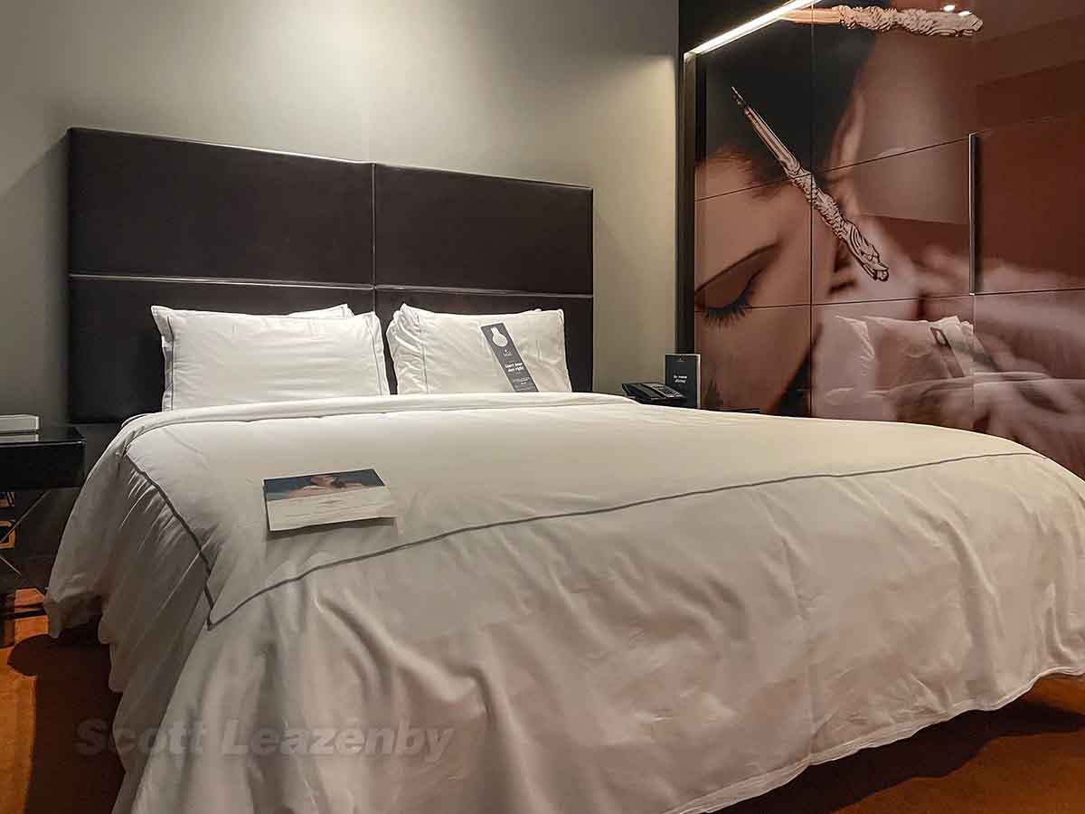 Park plaza Westminster bridge Hotel London bedroom mural