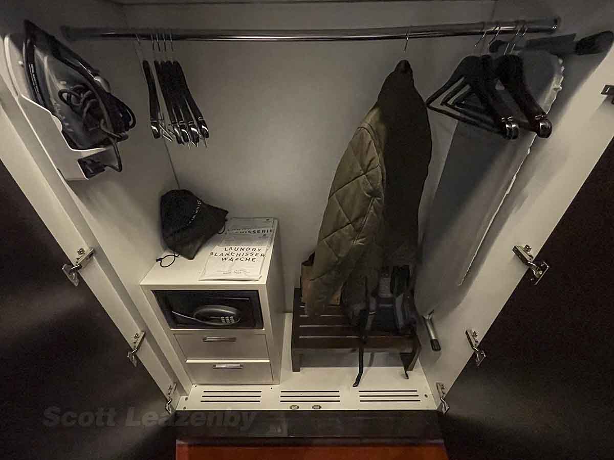 Park plaza wordpress to bridge hotel London suite bedroom closet