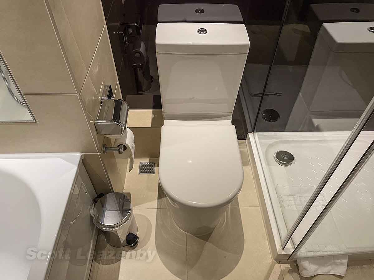 Park plaza Westminster bridge hotel London bathroom toilet