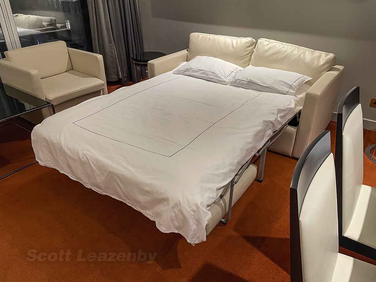Park plaza hotel London fold out bed