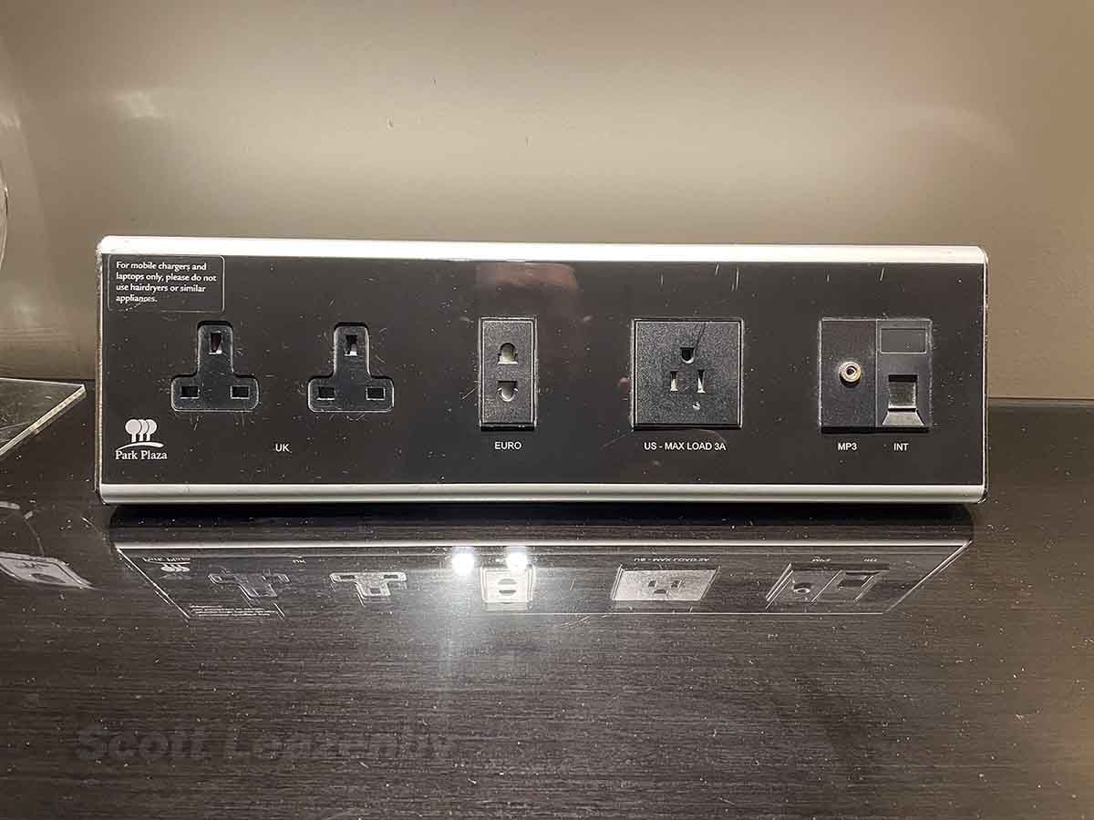 Park plaza Westminster Hotel London electrical plug types