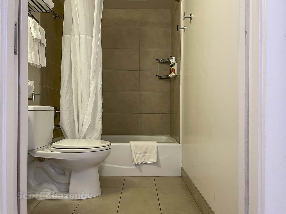 Park Shore Waikiki Hotel bathroom