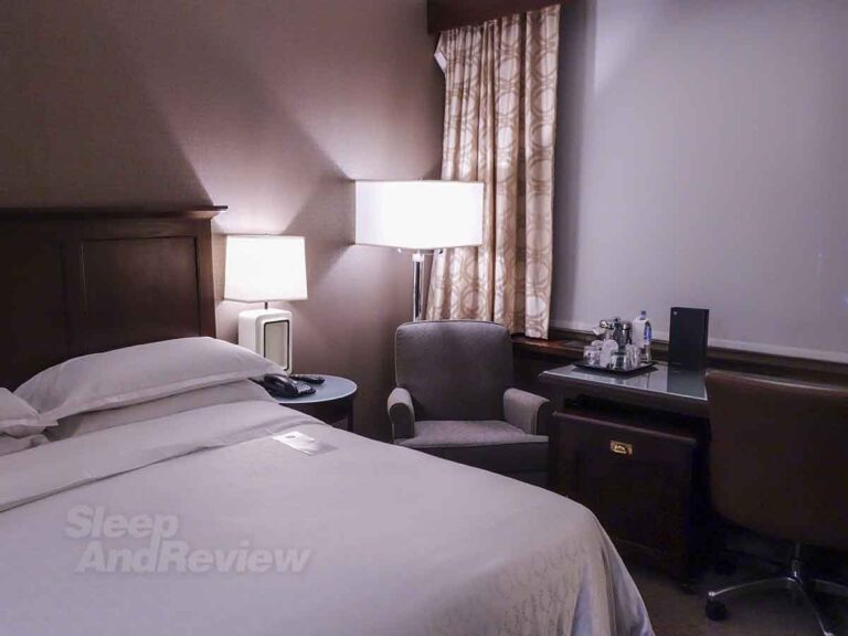 Sheraton Hotel JFK room