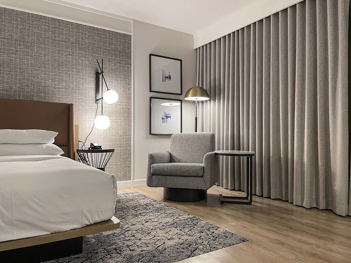 Sheraton YYZ hotel room furniture and decor