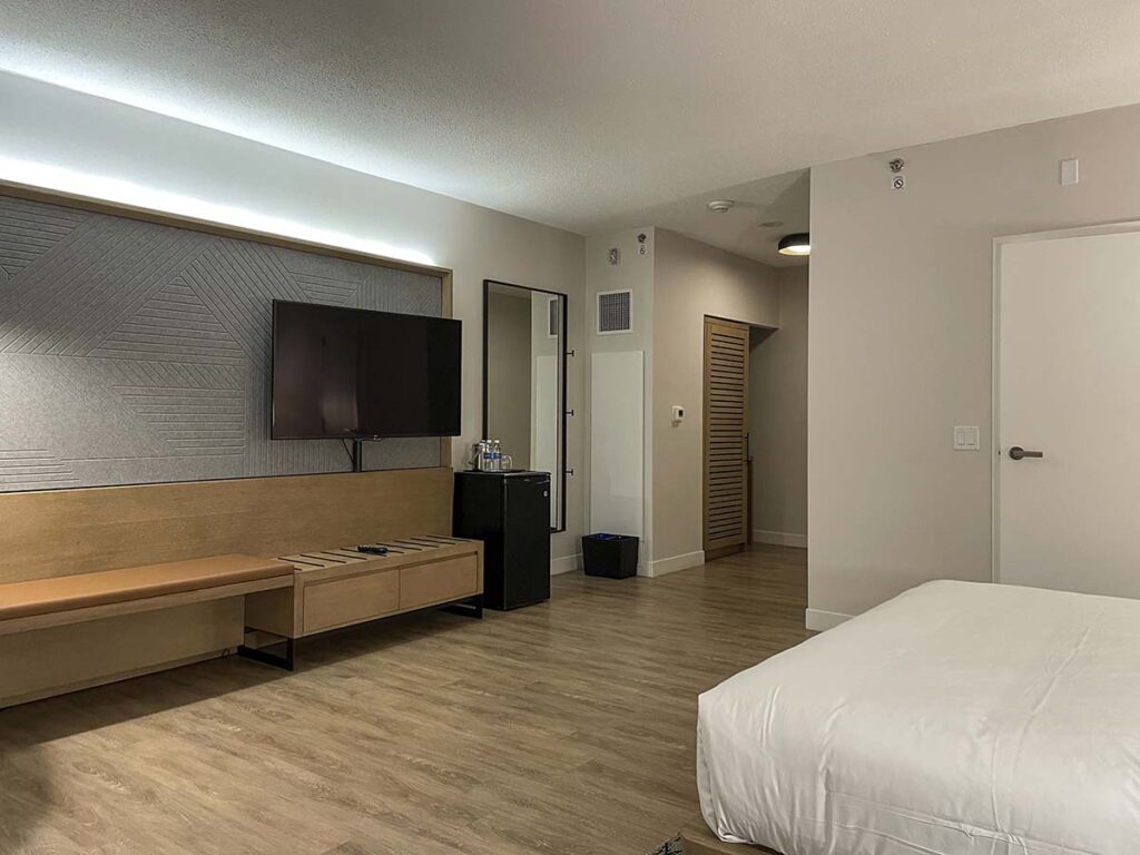 Sheraton YYZ room overview