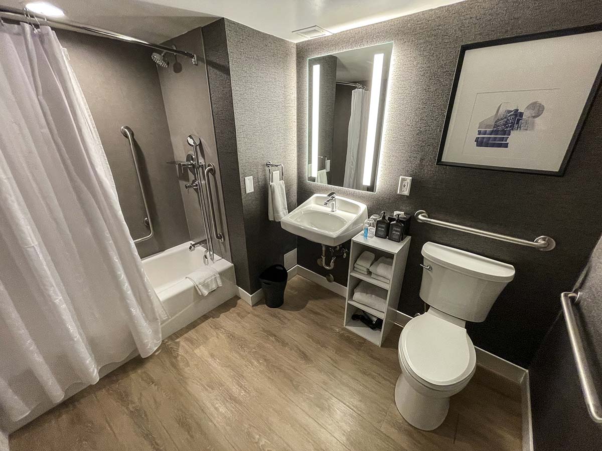 Sheraton YYZ hotel room bathroom