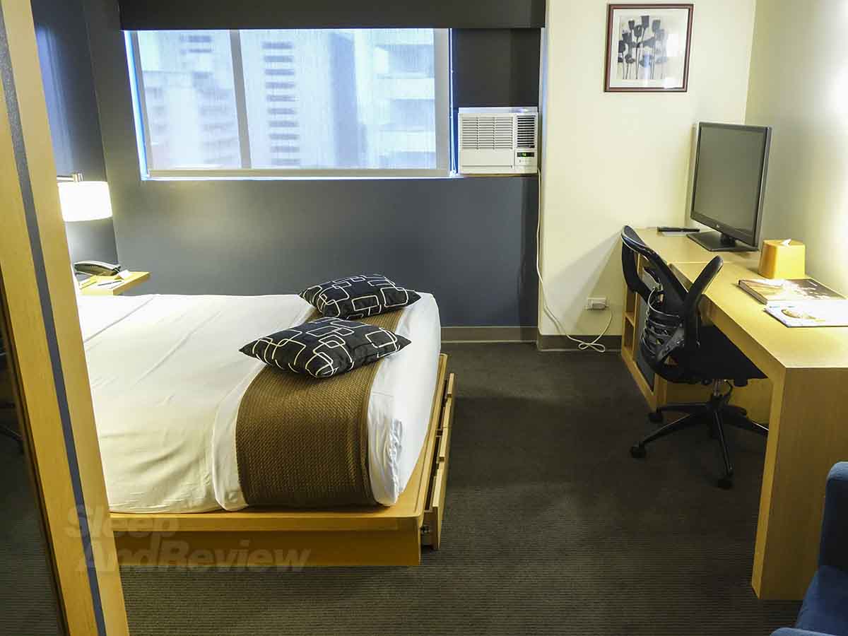 Vive Hotel Waikiki room entryway