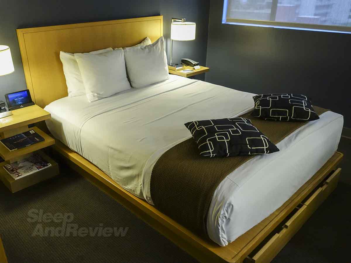 Vive Hotel Waikiki bed