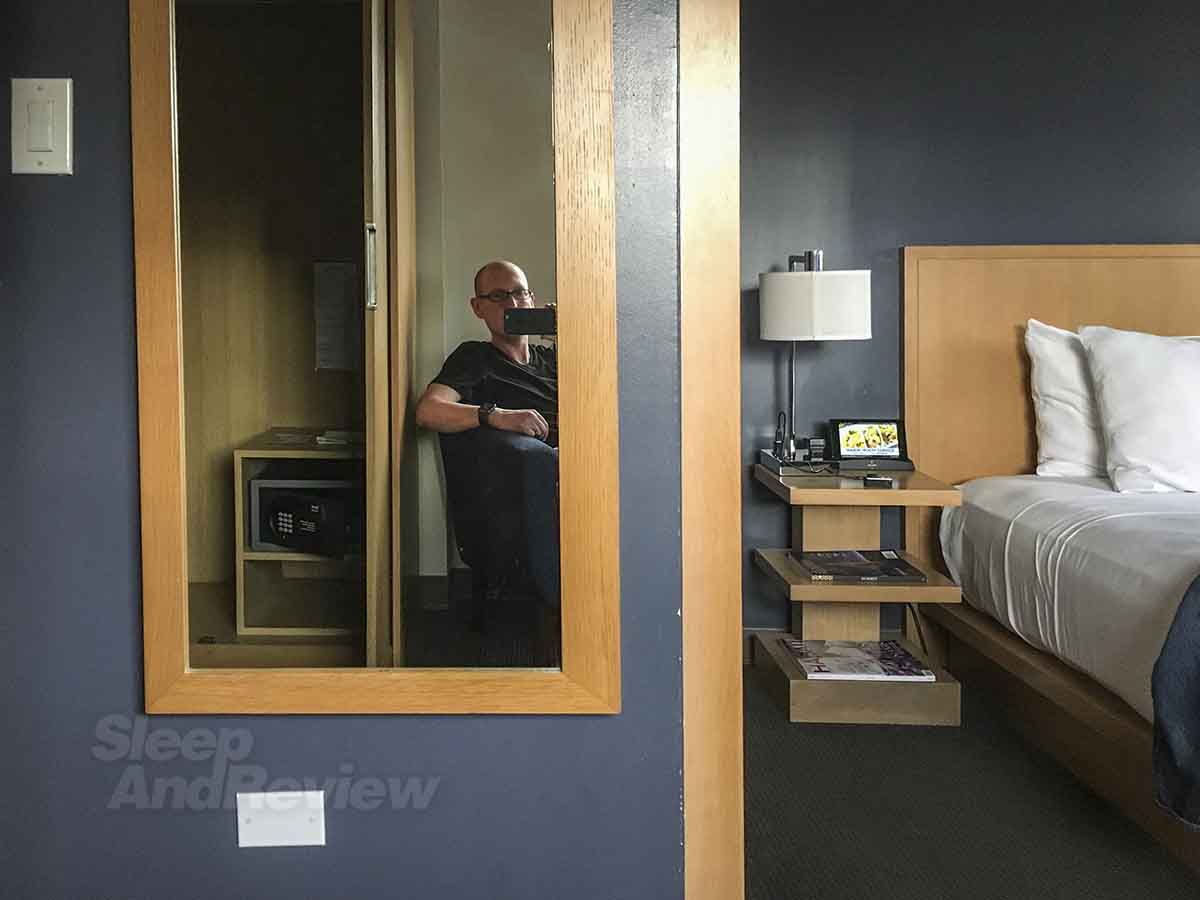 Vive Hotel Waikiki relaxing in room