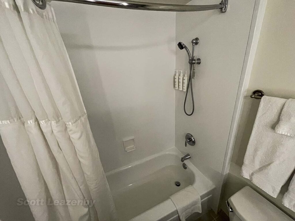 Waikiki Malia Hotel bathroom shower and tub