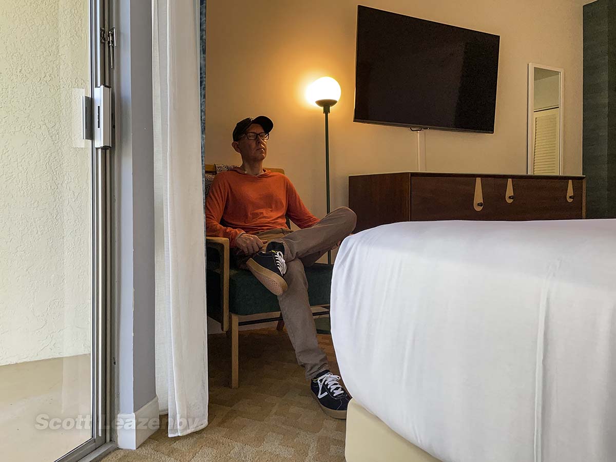 Scott relaxing in his room at the Waikiki Malia Hotel 