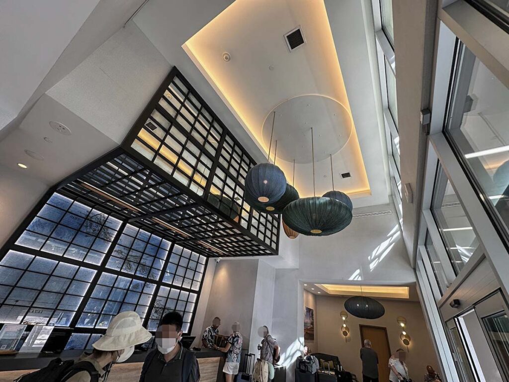 Design and decor of the main lobby