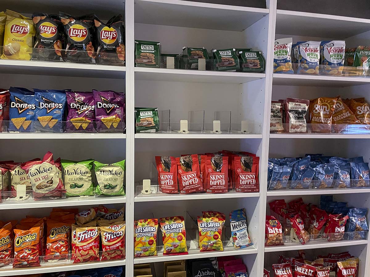 Marriott Newark Airport snack selection in the lobby