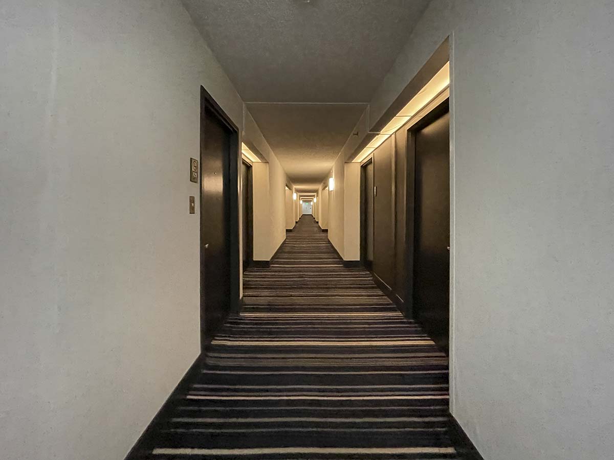 Marriott Newark Airport seventh floor guest room hallway