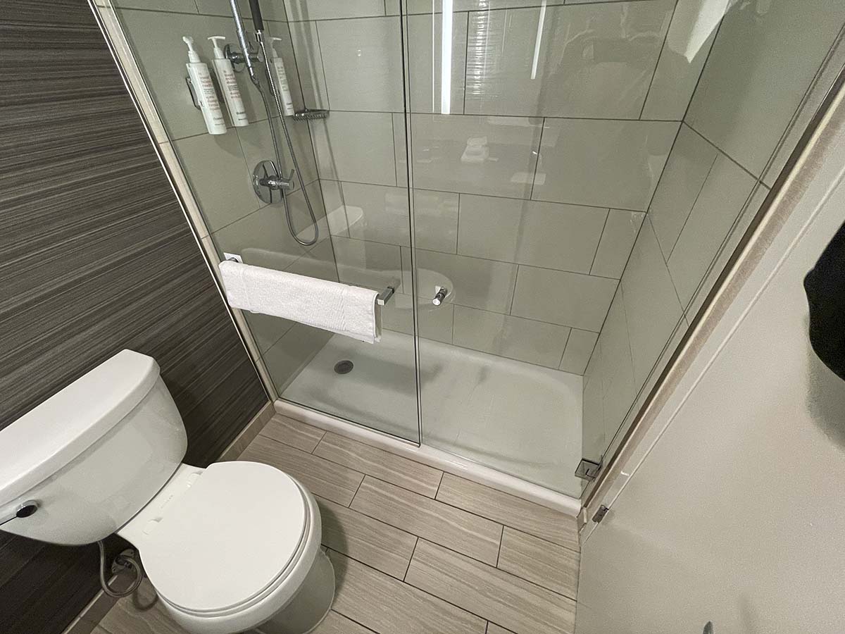 Marriott Newark Airport shower