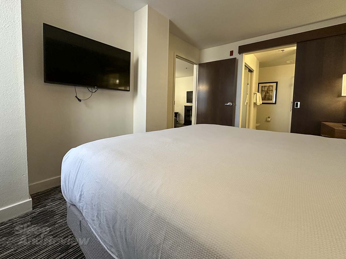 Hyatt House Denver Airport bedroom