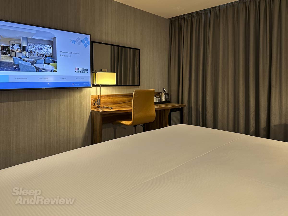 Size of the bed in my room in the Hilton Garden Inn Heathrow Airport
