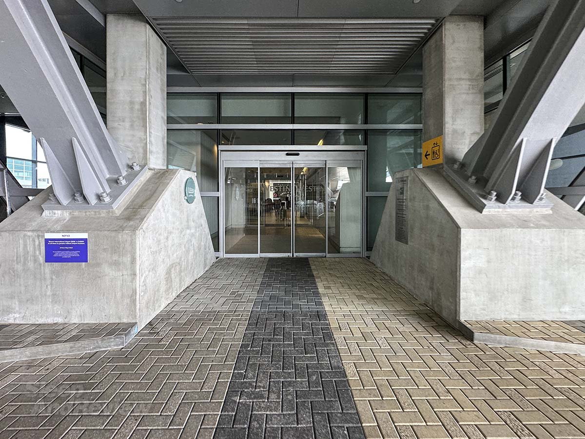Main entrance of the Western hotel Denver airport