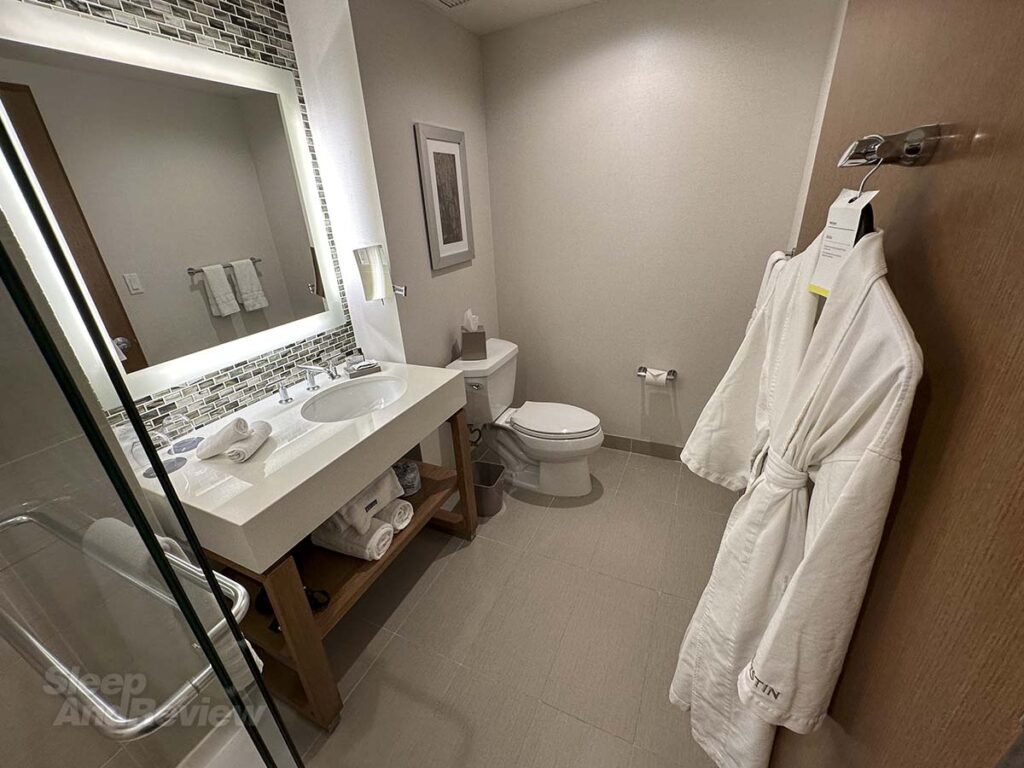 Full bathroom overview in a standard room western Denver airport